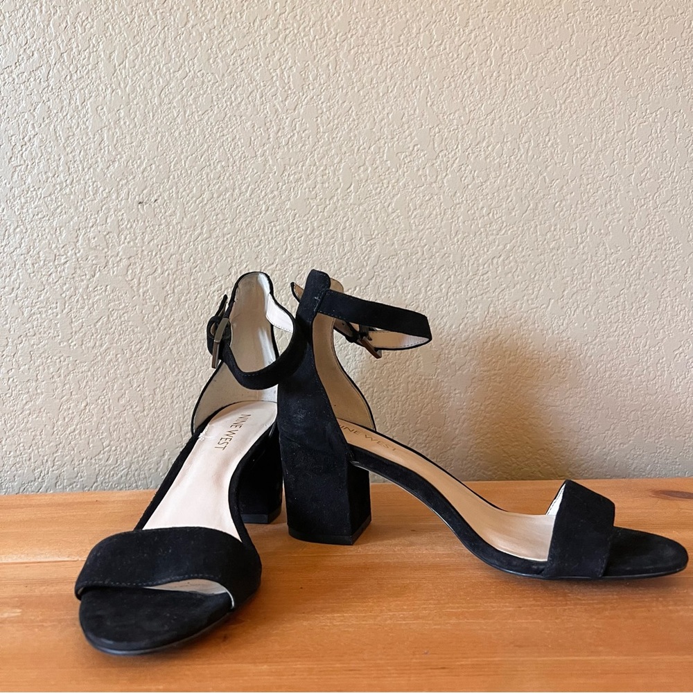 NINE WEST size 5 suede heels